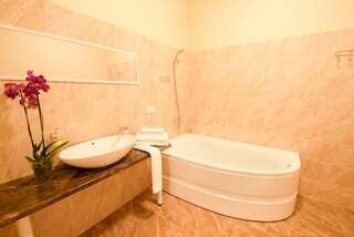 Отель SPA&Hotel MŪSA PARADISE Бауска Двухместный номер с 1 кроватью и собственной ванной комнатой-9